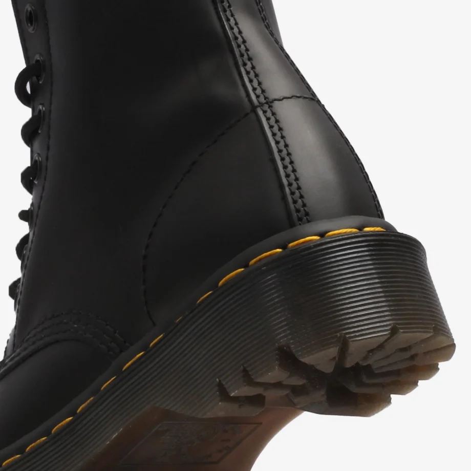 Dr. Martens Black Smooth Bex 8 Eye Boot