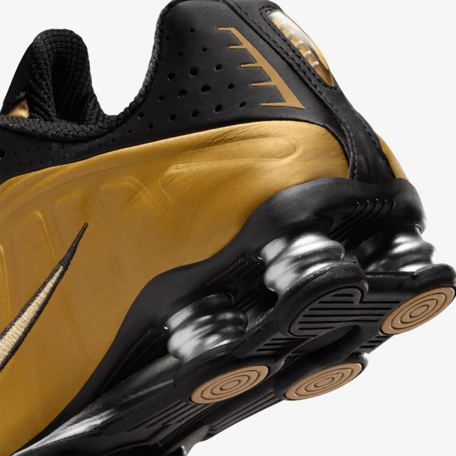 Wmns Nike Shox R4 «Metallic Gold»