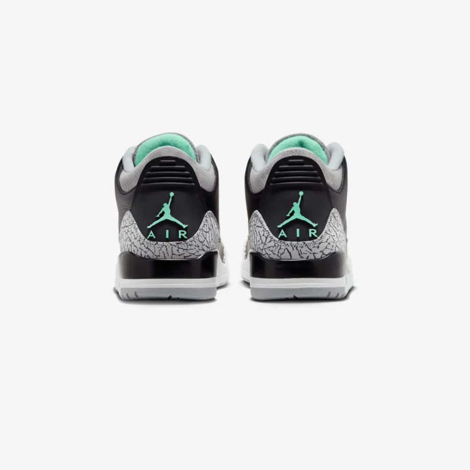 Air Jordan 3 Retro «Green Glow»
