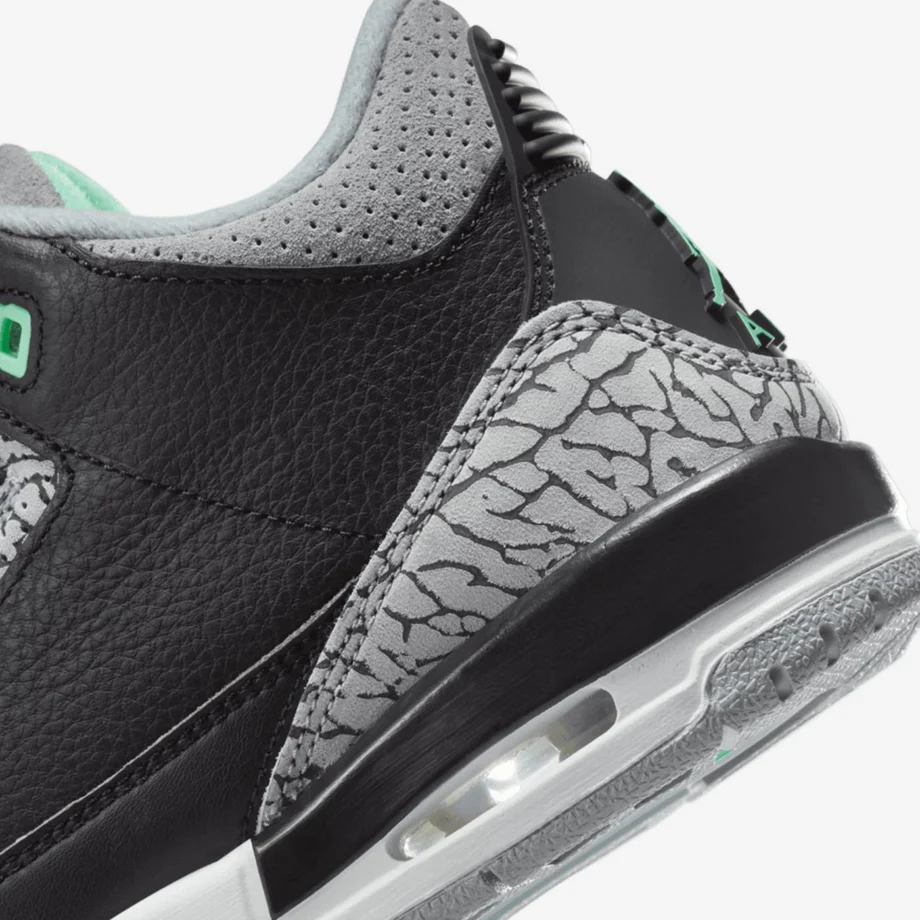 Air Jordan 3 Retro «Green Glow»