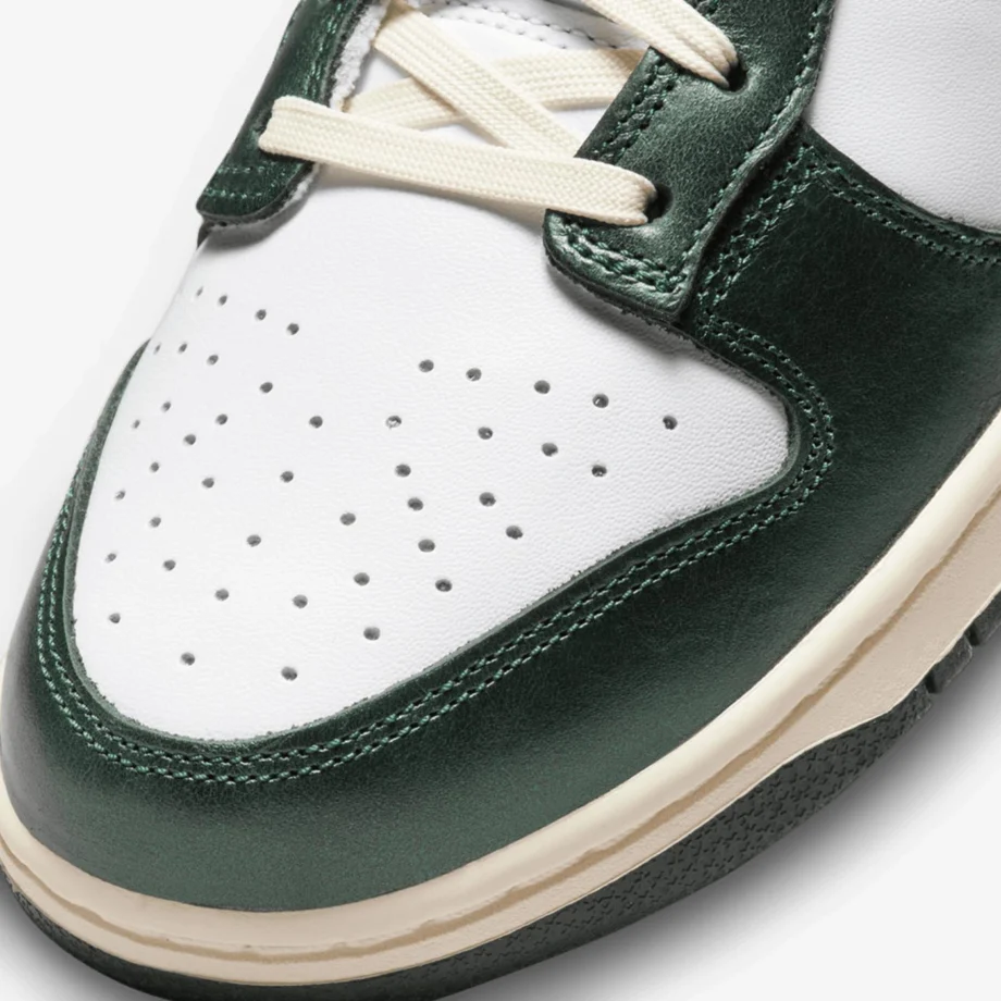 Wmns Nike Dunk Low «Vintage Green»
