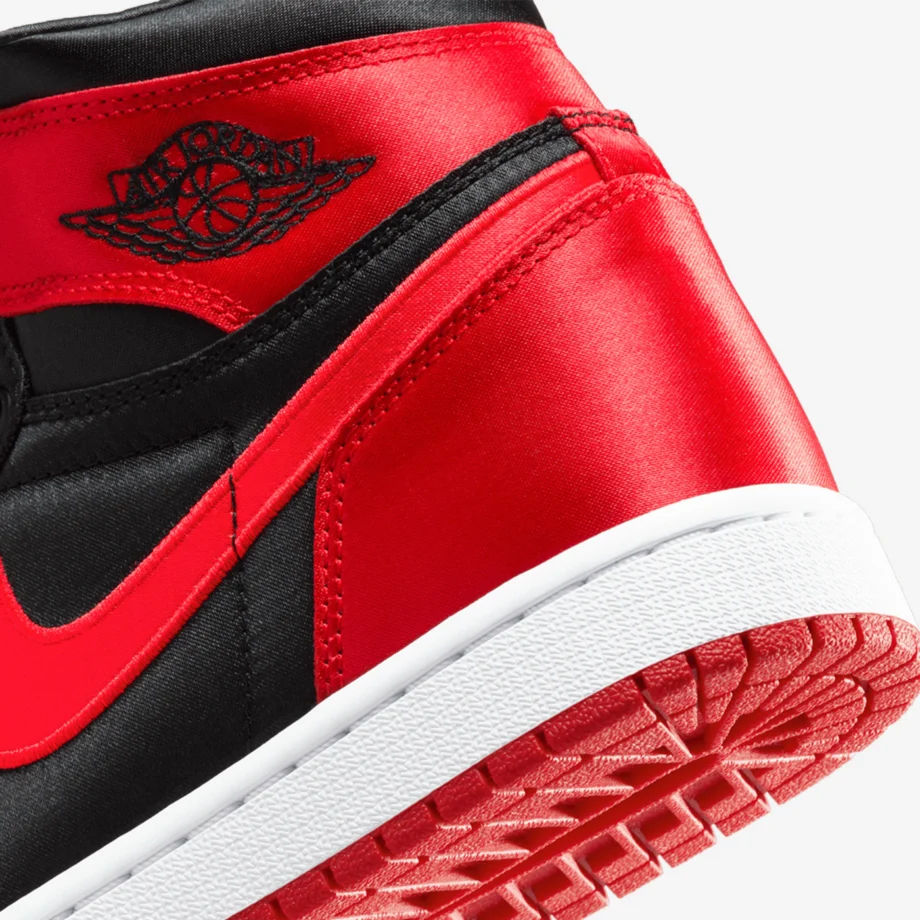 Wmns Air Jordan 1 Retro High OG «Satin Bred»