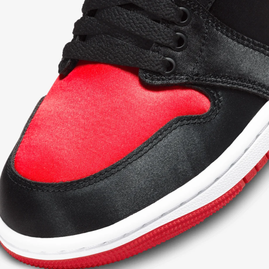 Wmns Air Jordan 1 Retro High OG «Satin Bred»