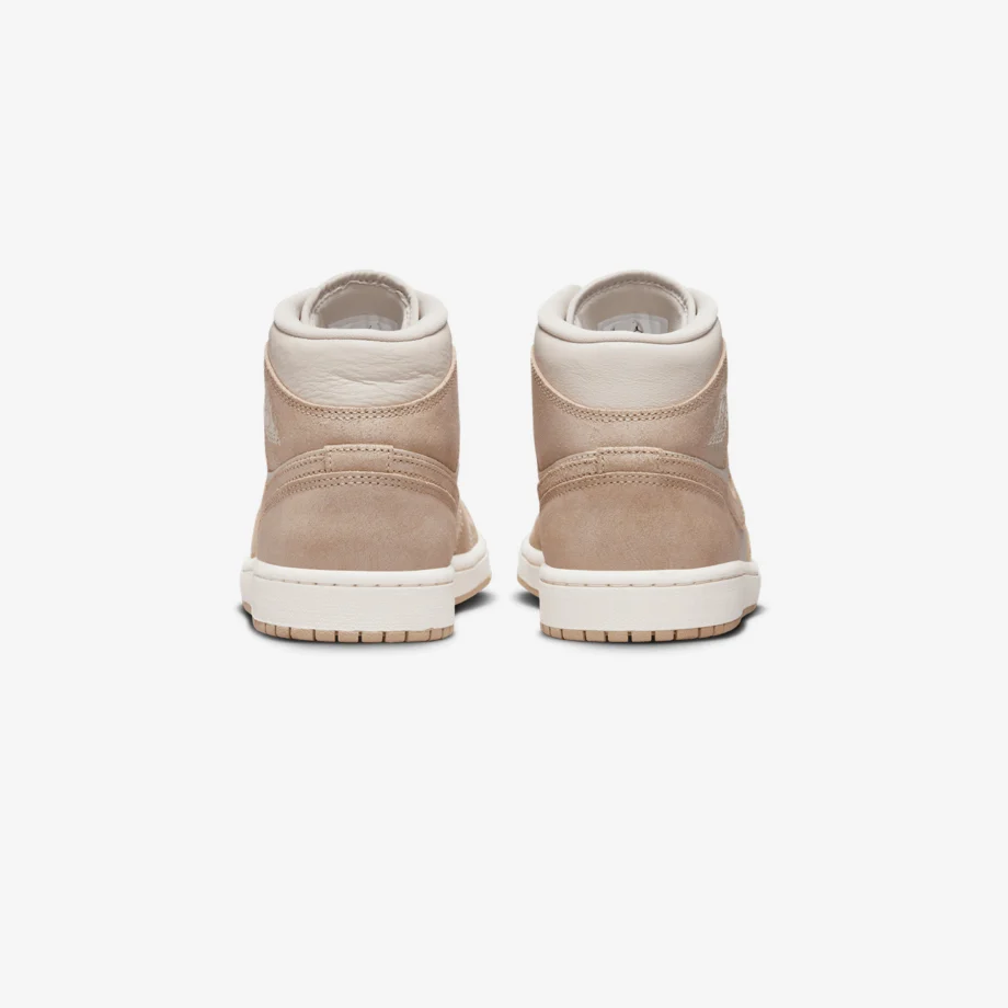 Wmns Air Jordan 1 Mid SE «Legend Light Brown»