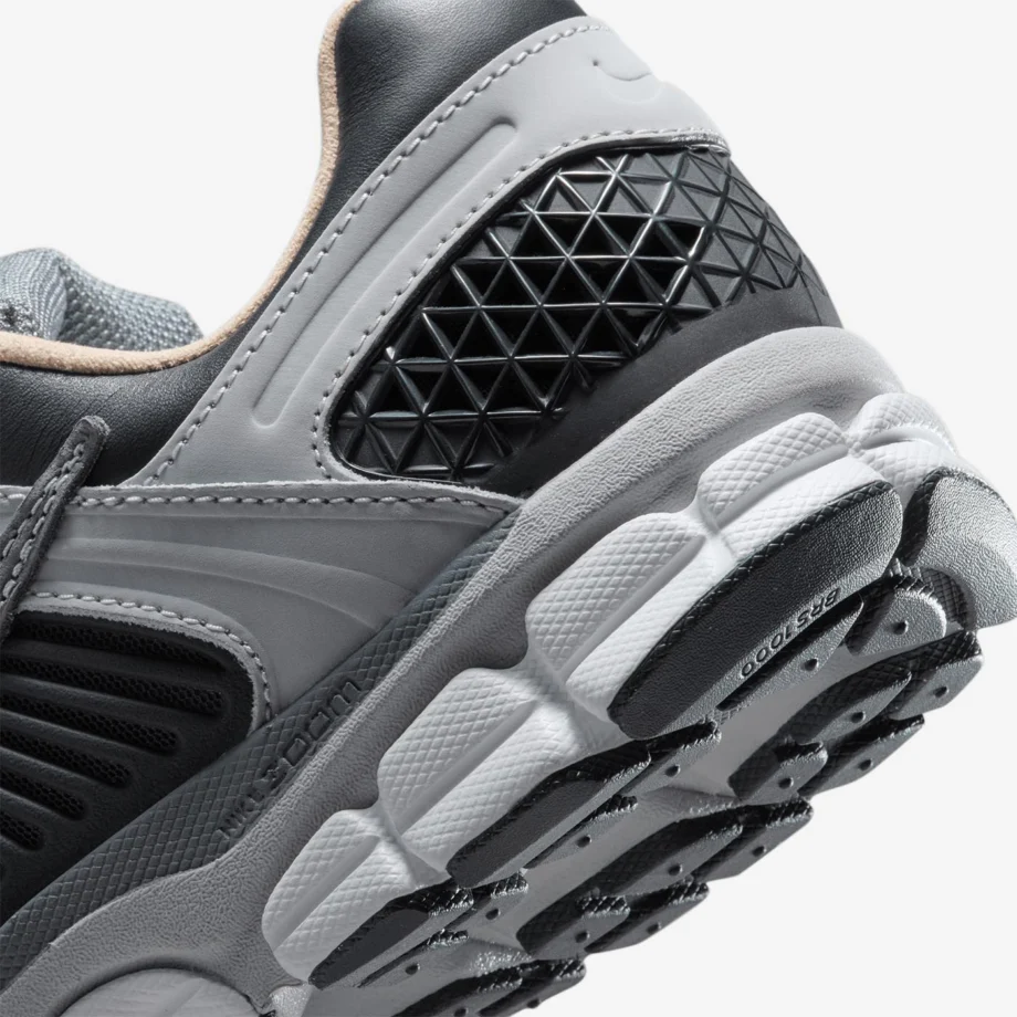 Nike Zoom Vomero 5 «Smoke Grey»